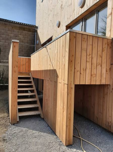 Restructuration d'une maison en bureau à Crest pour Terre de liens