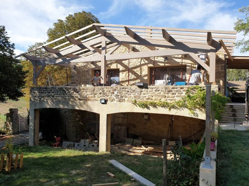 Assemblage du auvent sur terrasse