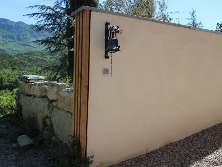 Rénovation et extension en bois d'une maison à Saillans dans la Drôme