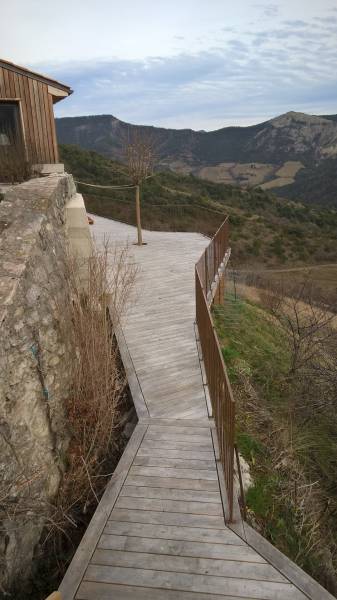 Passerelle reliant les différentes terrasses