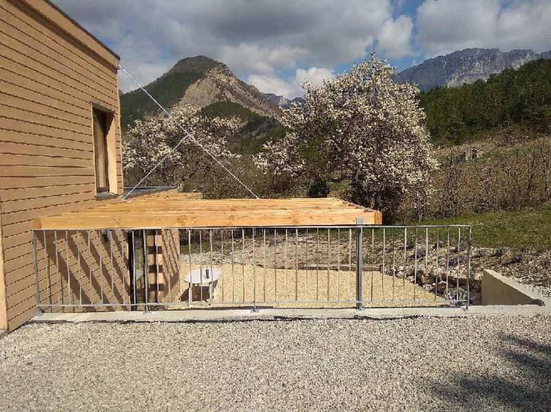 Réalisation d'une pergola en bois douglas et d'un garde corps